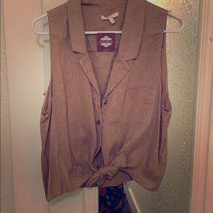 Short sleeved, crop top